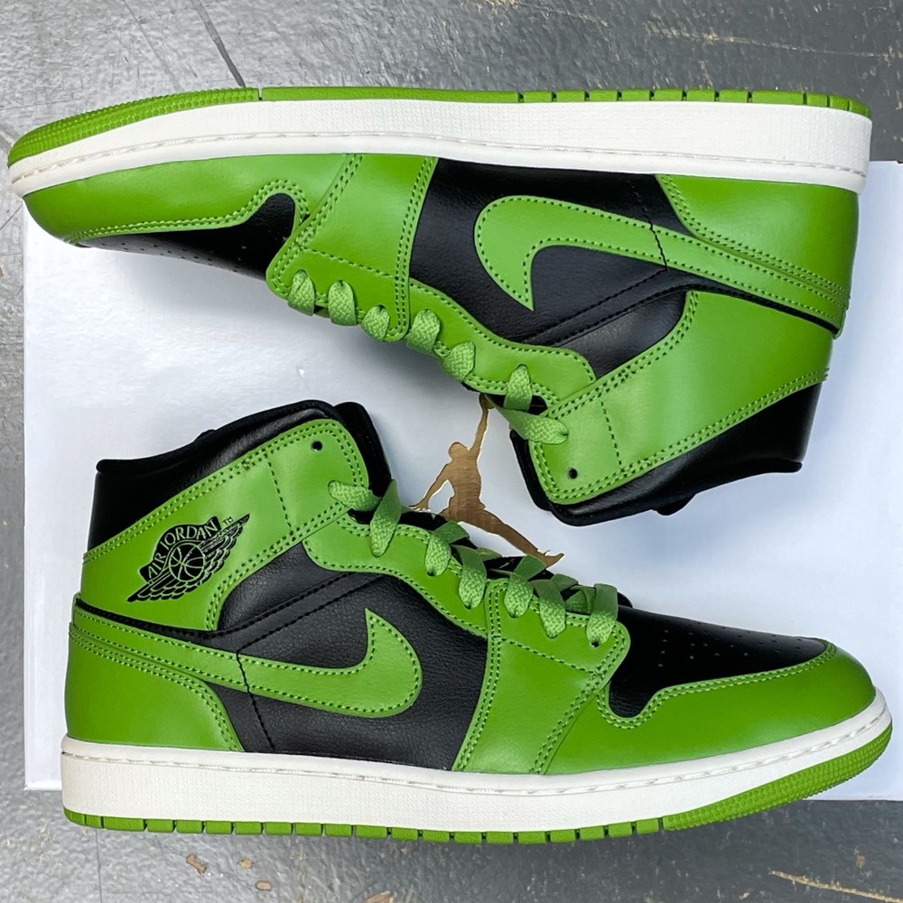 Air Jordan 1 Mid Retro Altitude Green BQ6472-031 WMNS Black - Picture 2 of 11